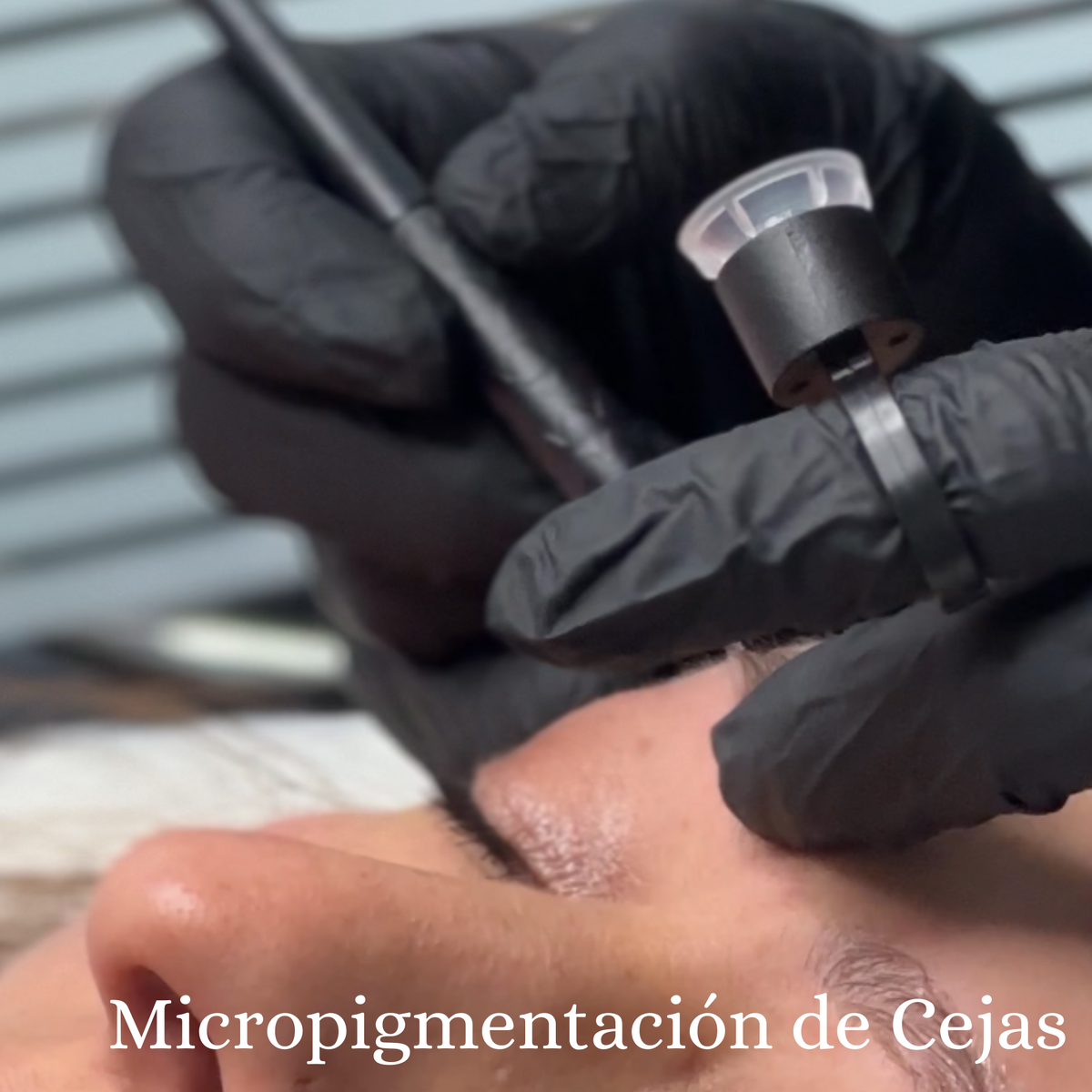 Cejas Efecto Polvo