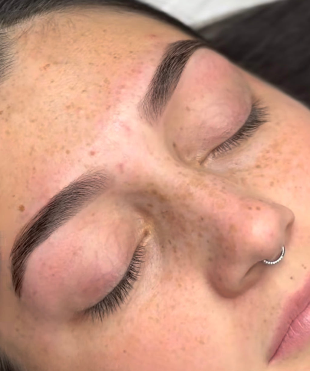 Diseño de Cejas con Hilo + Sombreado